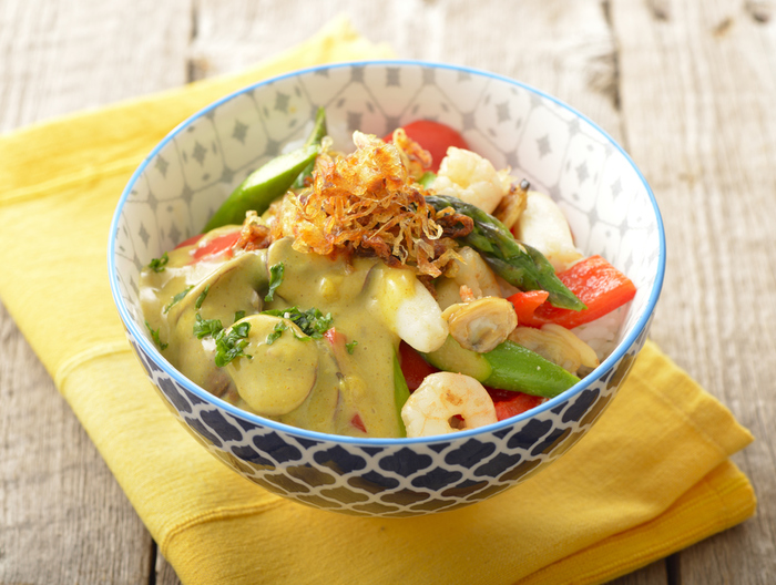 カレークリームのシーフードどんぶり