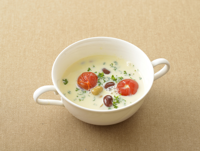 トマトと豆の豆乳スープ