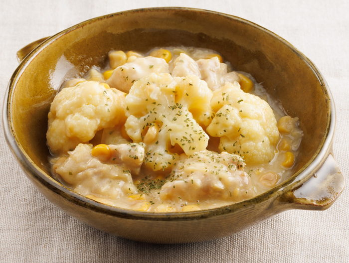 カリフラワーと鶏肉のクリームコーン煮