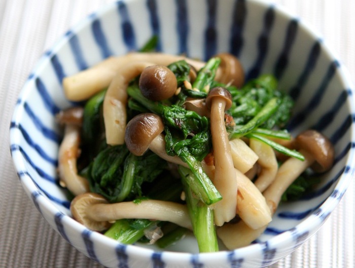 春菊としめじのおかかごまあえ