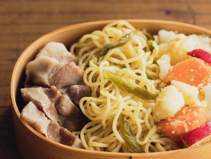 蒸し豚・ポテトサラダ・焼きそばのお弁当