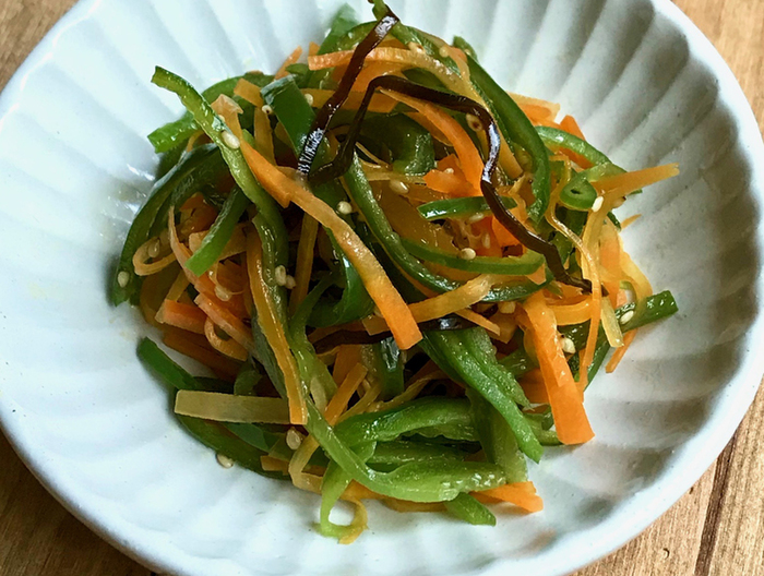 レンジで簡単 ピーマンと人参の塩昆布あえ