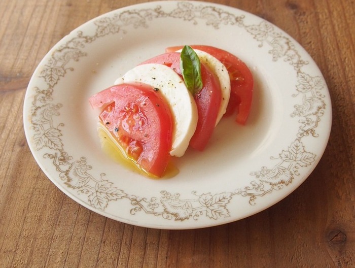 トマトとモッツアレラチーズのカプレーゼ