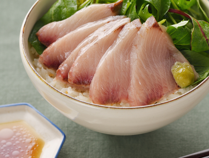お刺身サラダ丼