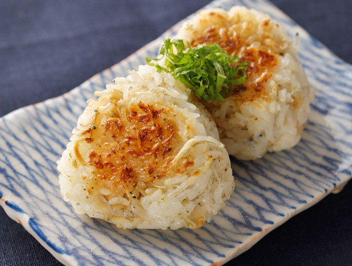 じゃことさんしょうの焼きおにぎり