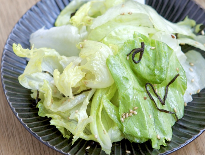 レタスと塩こんぶのサラダ