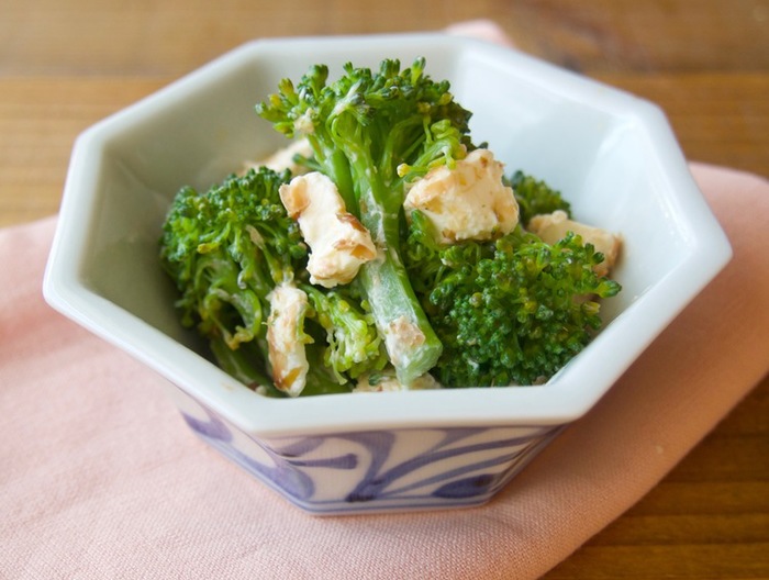 ブロッコリーとおかかのクリームチーズ和え