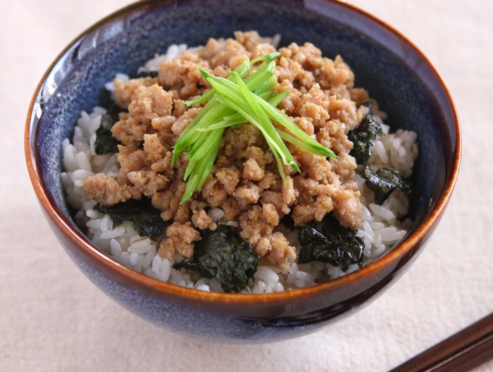 麦ご飯で作る 鶏そぼろ丼