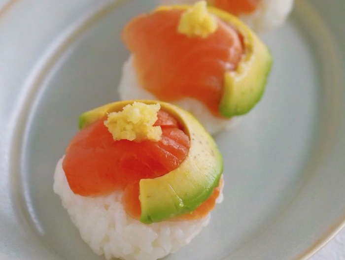 ラップでかんたん サーモンの手まり寿司