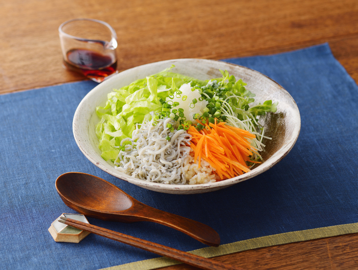 野菜たっぷりしらす丼