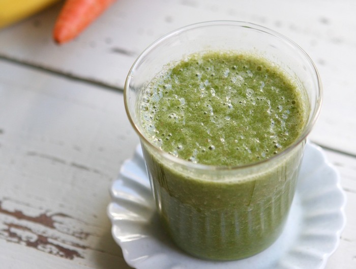 緑黄色野菜とバナナのジュース