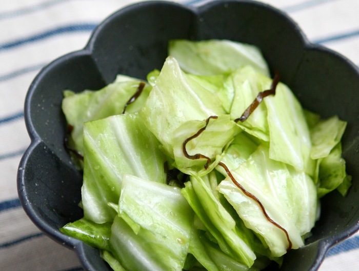 簡単おつまみ 塩こんぶキャベツ