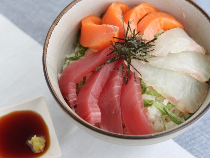 三色海鮮丼