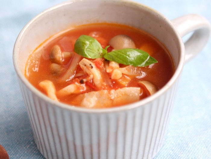 玉ねぎの甘みしっかりトマトスープ