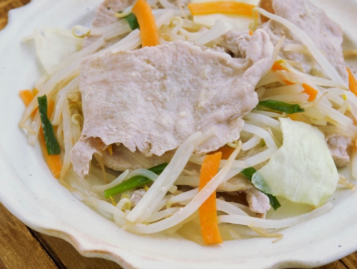 豚肉とカット野菜で中華風フライパン蒸し