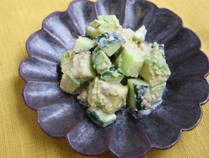 きゅうりとアボカドのごまマヨあえ