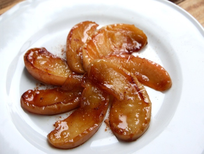 フライパンで焼きりんご