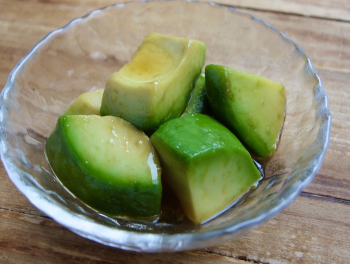 アボカドのしょうゆ漬け