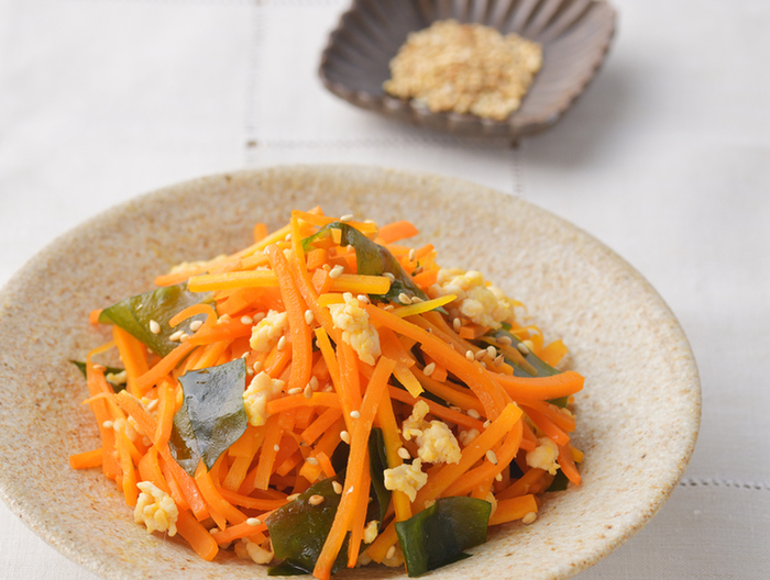 にんじんとわかめのおかずきんぴら