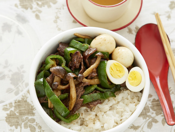 青椒肉絲のっけ弁当