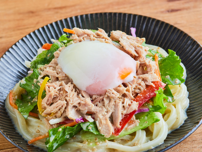 ツナと温玉の豆乳冷やしうどん