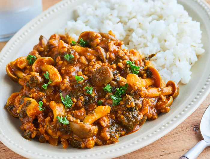 包丁を使わない しめじとパセリのキーマカレー