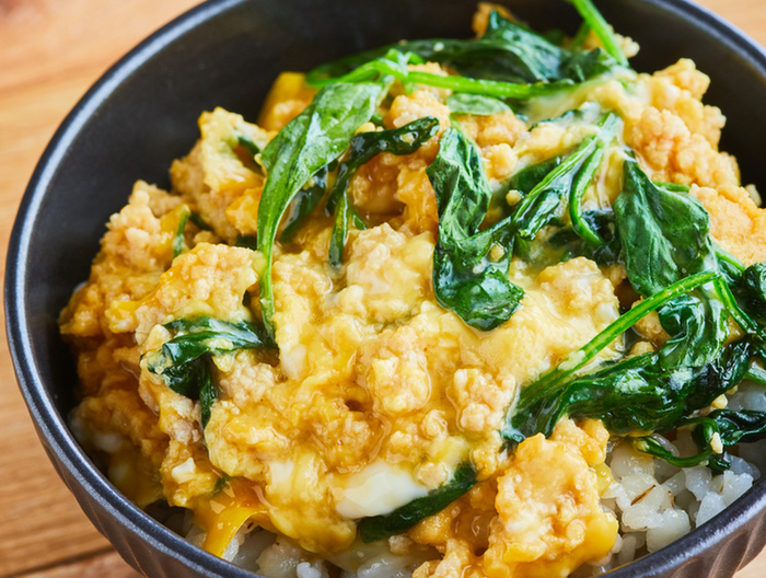 ひき肉とほうれん草の簡単親子丼