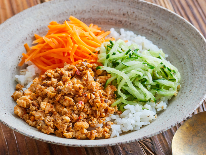 豆腐そぼろの三色ビビンバ