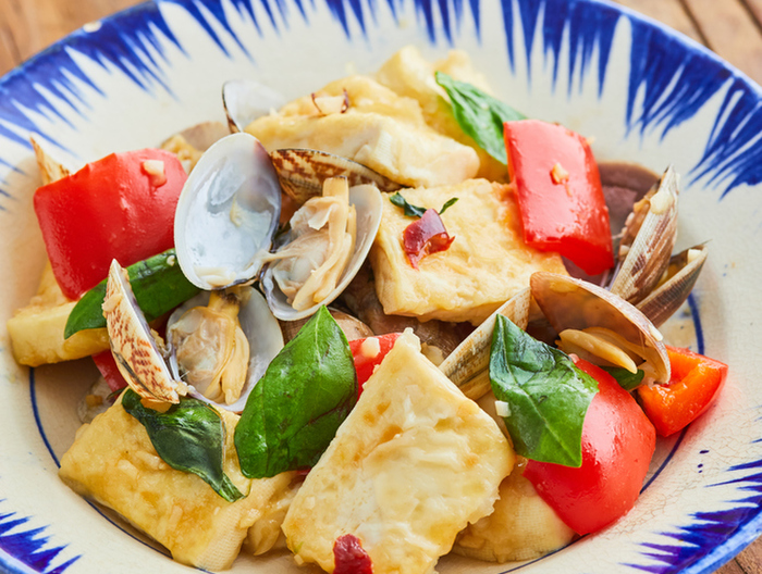 豆腐とあさりのガパオ炒め