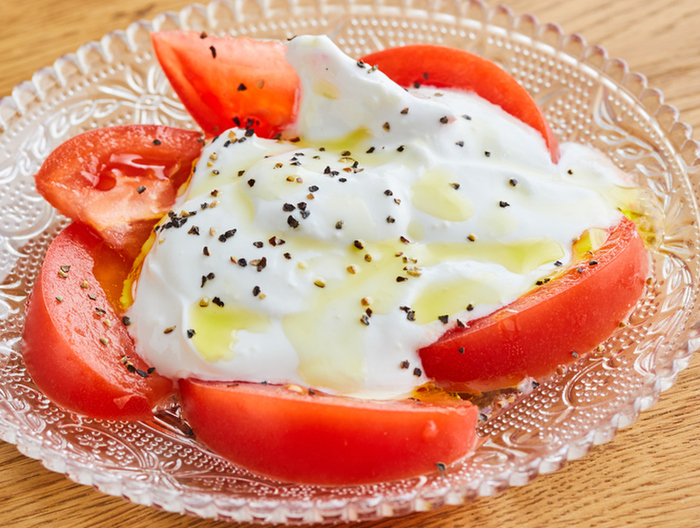 水切りヨーグルトのカプレーゼ風