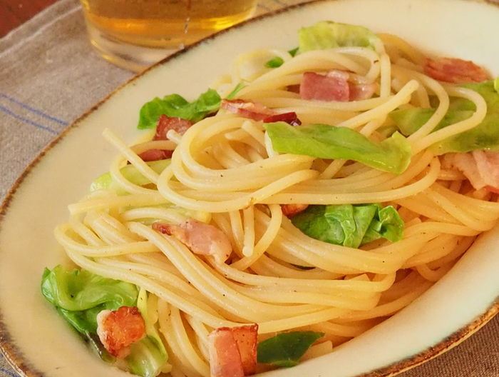キャベツとベーコンのペペロンチーノ
