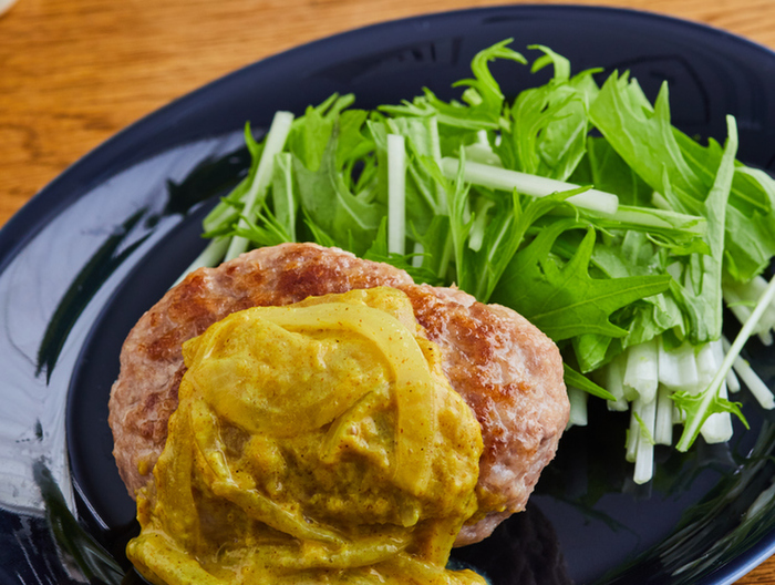 玉ねぎカレーソースのハンバーグ