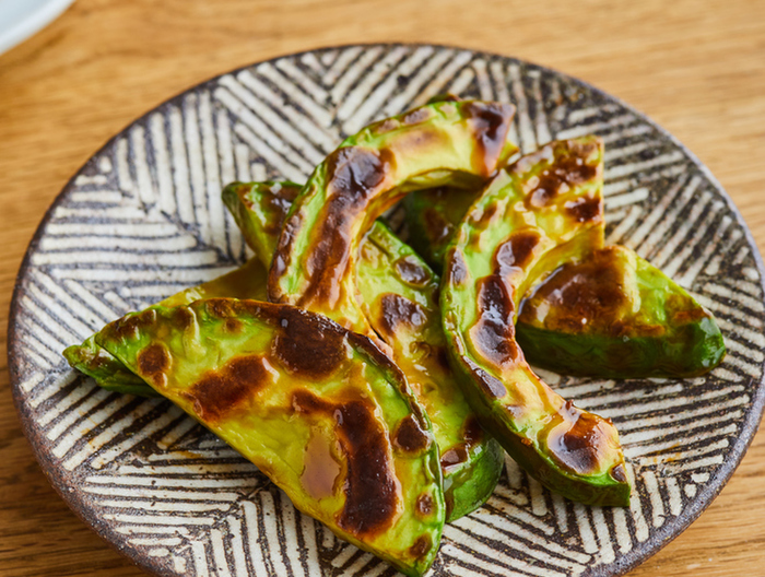 こんがり香ばしい 焼きアボカド