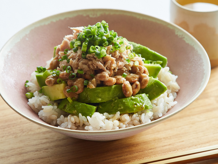 納豆とアボカドのオリーブポン酢丼