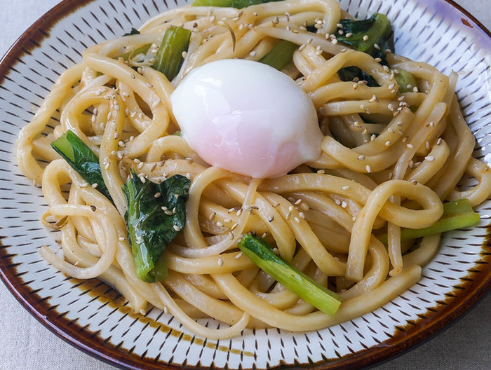 電子レンジで 小松菜ともやしのピリ辛うどん