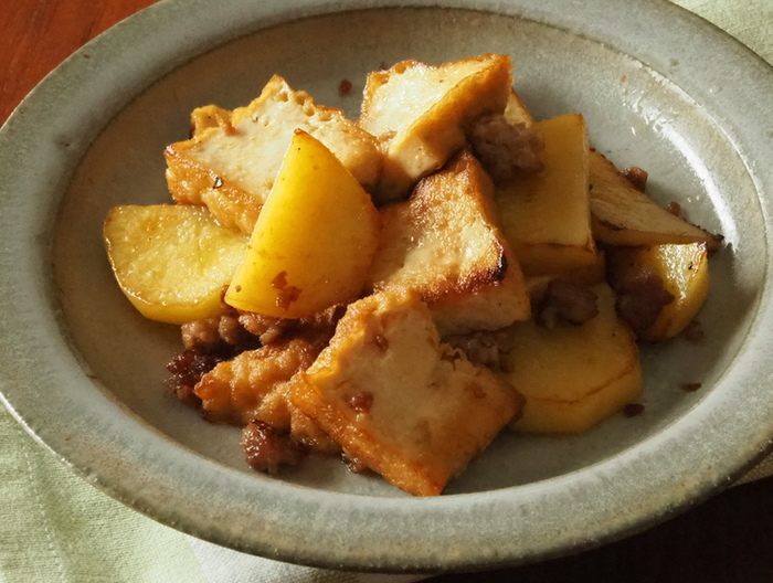 厚揚げとじゃがいものバター醤油炒め