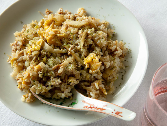 鶏ひき肉とごぼうの麦炒飯