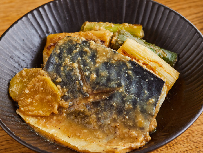 さばと焼きねぎのごまみそ煮