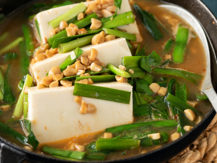 納豆とにらのピリ辛湯豆腐
