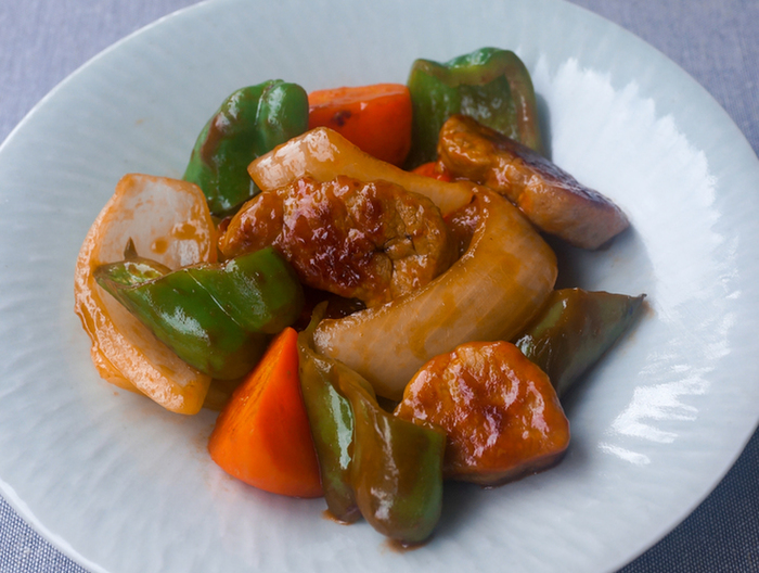 豚ヒレ肉で脂質をカットした黒酢酢豚