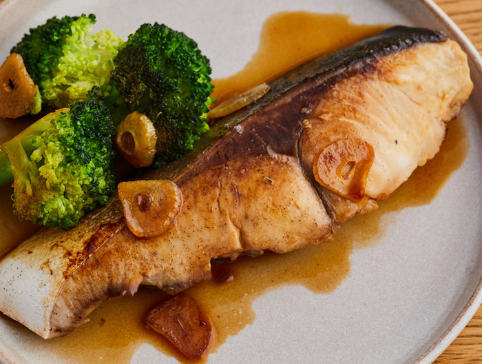 ぶりとブロッコリーのにんにくソテー