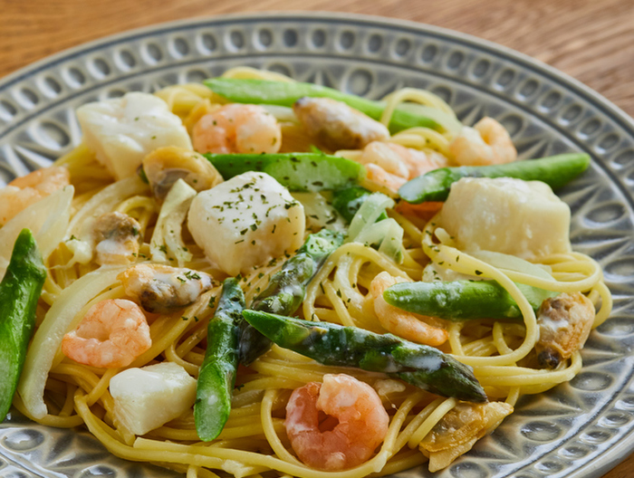 アスパラガスのシーフードチーズパスタ