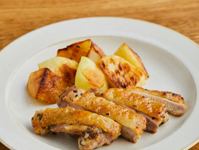 鶏もも肉のぱりぱりバジル焼き