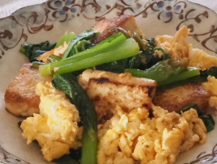 豆腐と小松菜のふわふわ卵炒め