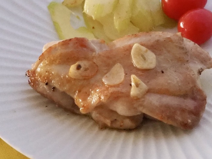 チキンソテー　レモンガーリックバターソース