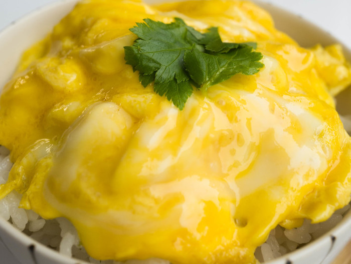 スクランブル玉子丼