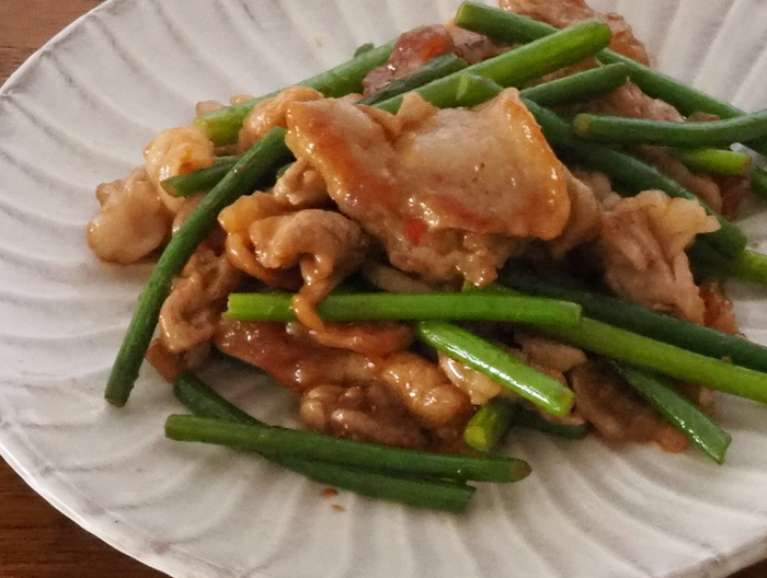 豚肉とにんにくの芽の炒めもの