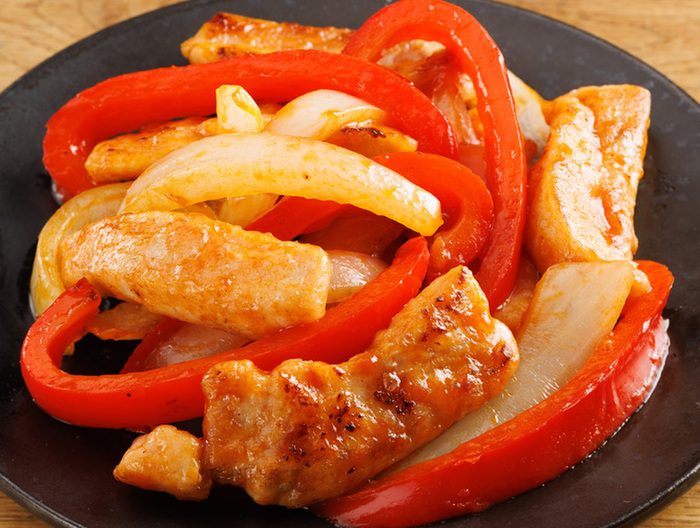 脂質控えめ 鶏肉とパプリカのケチャップ炒め