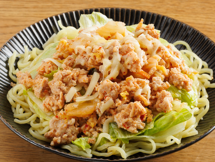 包丁いらず 鶏キムチーズのピリ辛まぜそば