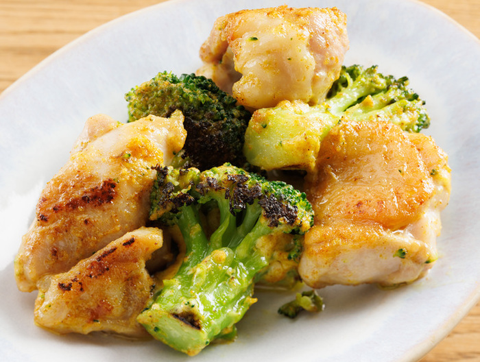 鶏もも肉とブロッコリーのカレーマヨ炒め